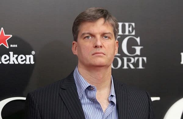 Michael Burry đặt cược chống lại Oracle: Cảnh báo mới về bong bóng AI và gánh nặng nợ đám mây
