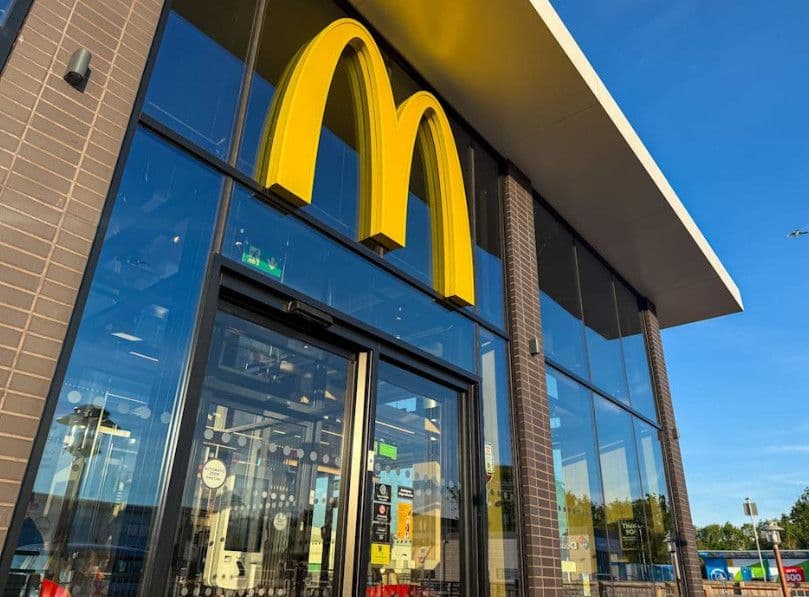 McDonald vượt kỳ vọng lợi nhuận quý 1: Burger Big Arch và chiến lược giá rẻ giúp “ông lớn” thức ăn nhanh bứt tốc