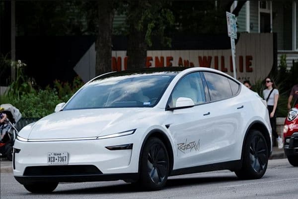 Tesla lần đầu báo trước giao xe quý IV giảm mạnh: Thị trường nhìn thấy rủi ro hay