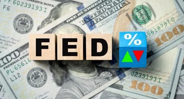 Quyết định lãi suất của Fed tác động ra sao đến tài khoản ngân hàng, khoản vay và