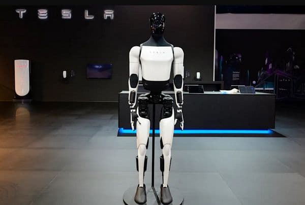 Tesla tuyên bố rời bỏ mô hình hãng xe truyền thống: Elon Musk đặt cược toàn bộ tương