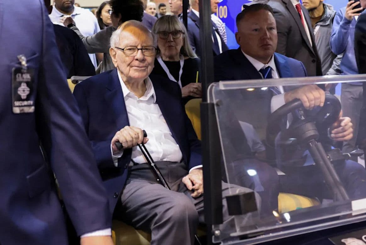 Warren Buffett vẫn ra tay đầu tư dù chuyển giao quyền lực: Berkshire Hathaway bước vào kỷ nguyên mới
