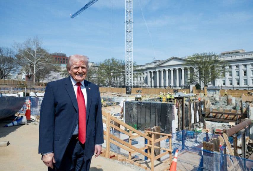 Dự án phòng khiêu vũ 400 triệu USD của Donald Trump gây tranh cãi: Được bật đèn xanh nhưng vướng pháp lý