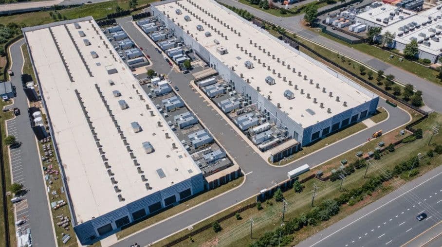 79% Trung Tâm Dữ Liệu Toàn Cầu Đối Mặt Rủi Ro Khí Hậu: Thách Thức Mới Đe Dọa Hạ Tầng Số Và Cuộc Đua AI