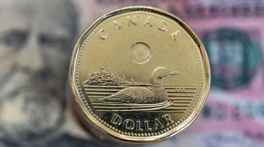 Đồng đô la Canada lao dốc khi Ottawa và Washington tiến gần cuộc chiến thương mại toàn diện