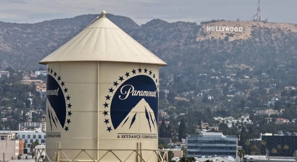Paramount cam kết phát hành ít nhất 30 phim mỗi năm để hoàn tất thương vụ Warner Bros., nhưng Hollywood vẫn hoài nghi