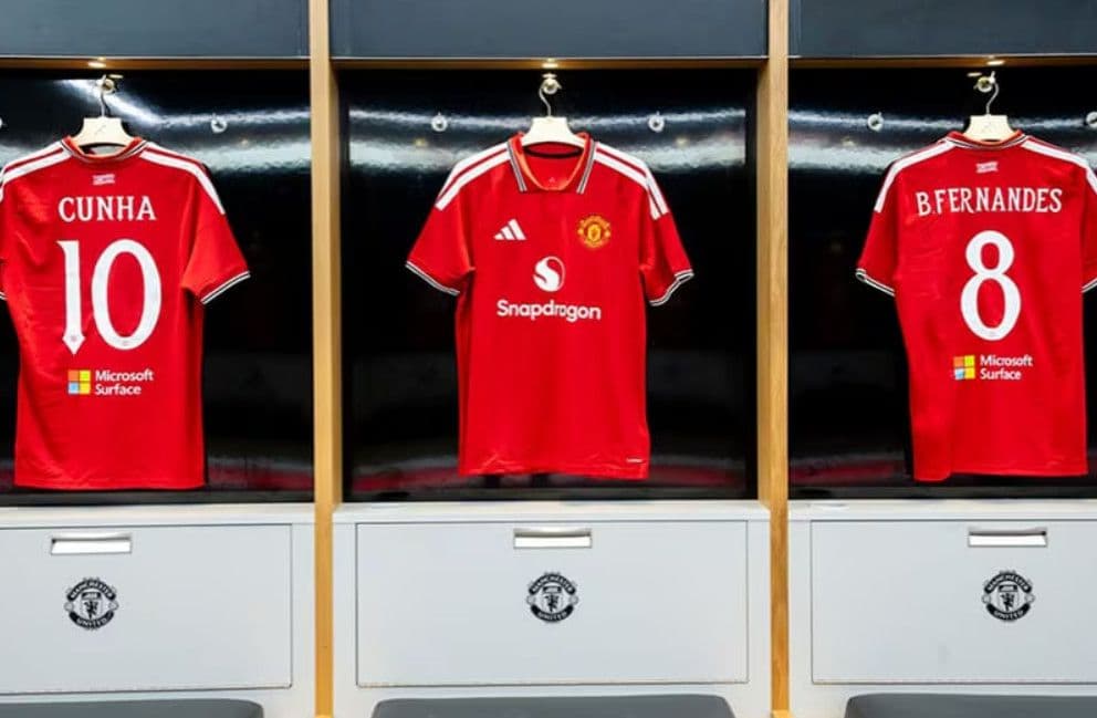 Qualcomm, Microsoft và Manchester United ra mắt Surface Laptop phiên bản giới hạn dành cho người hâm mộ