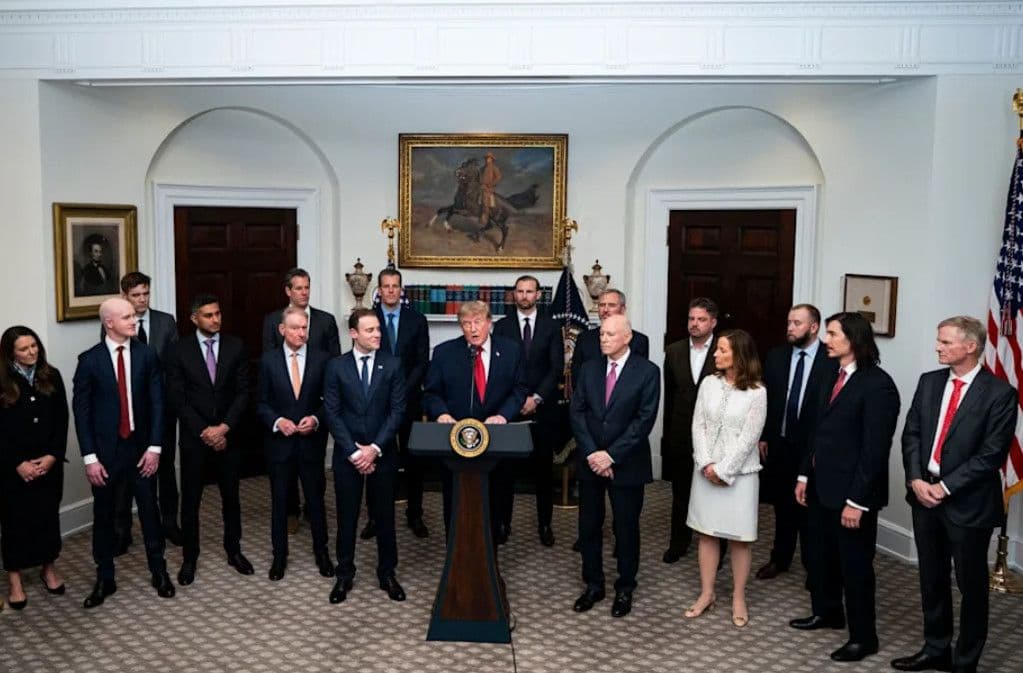 Trump thúc đẩy Đạo luật CLARITY, cuộc chiến giữa ngành crypto và ngân hàng Mỹ nóng lên