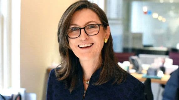 Cathie Wood dự báo cổ phiếu Tesla có thể đạt 5.000 USD: Robotaxi, robot hình người và tham vọng kết hợp SpaceX