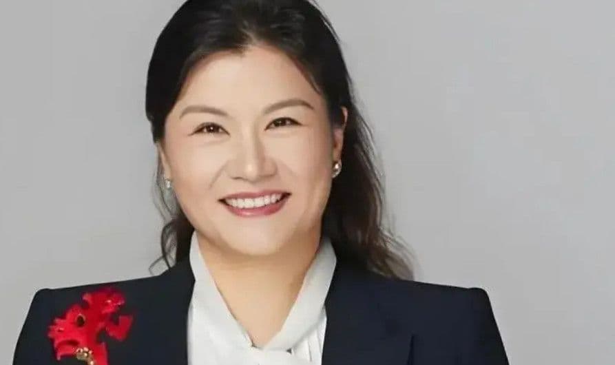 Chu Khâu Phi: Từ cô công nhân kiếm 7 nhân dân tệ mỗi ngày đến nữ tỷ phú giàu nhất Trung Quốc với tài sản 127 tỷ nhân dân tệ