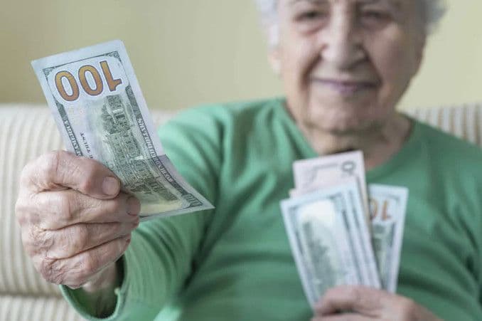 Có bao nhiêu gia đình Mỹ sở hữu 1 triệu USD trong tài khoản hưu trí? Con số tăng mạnh trong 3 năm