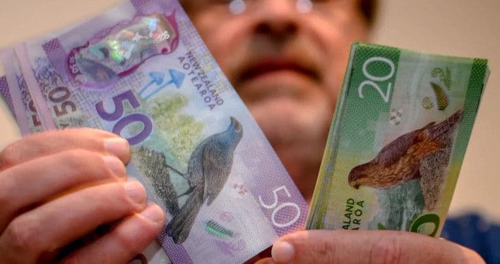 Đô la New Zealand lao dốc sau quyết định bất ngờ của ngân hàng trung ương về lãi suất