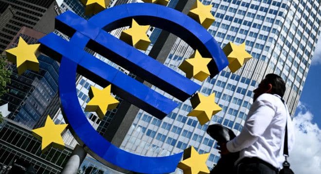 ECB giữ nguyên lãi suất ở mức 2,5% giữa lúc lạm phát châu Âu tăng cao, triển vọng chính sách tiền tệ thêm bất định