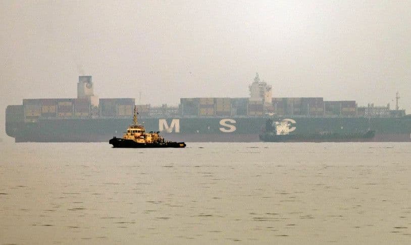 Giá dầu Brent giảm về 104 USD/thùng giữa căng thẳng eo biển Hormuz, IEA cảnh báo thiếu hụt dầu diesel kéo dài đến năm 2027