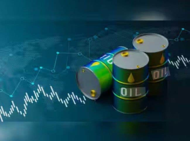 Giá dầu Brent rơi xuống dưới 100 USD khi Mỹ và châu Âu tính xả kho dự trữ diesel, dầu thô