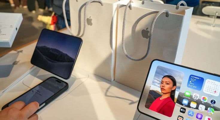 iPhone gập đầu tiên của Apple gây sốt tại Trung Quốc: Giới đầu cơ trả thêm 448 USD để mua ngay