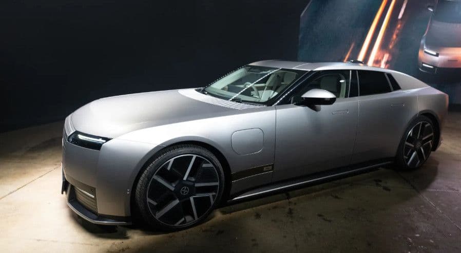 Jaguar ra mắt xe điện Type 01 giá 130.000 USD sau hai năm gây tranh cãi vì chiến dịch tái định vị