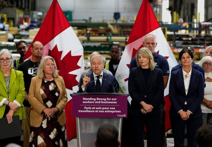 Nhà Trắng điều chỉnh thuế quan với Canada: Trump miễn thuế một số mặt hàng nhưng bổ sung sản phẩm mới