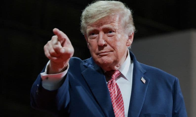 Ông Trump công bố gói hỗ trợ 210.400 tỷ đồng cho nông dân Mỹ giữa lúc giá dầu diesel tăng cao