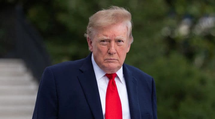 Ông Trump đối mặt vụ kiện thuế quan 50% với hàng hóa Canada, doanh nghiệp nhập khẩu phô mai yêu cầu hoàn tiền