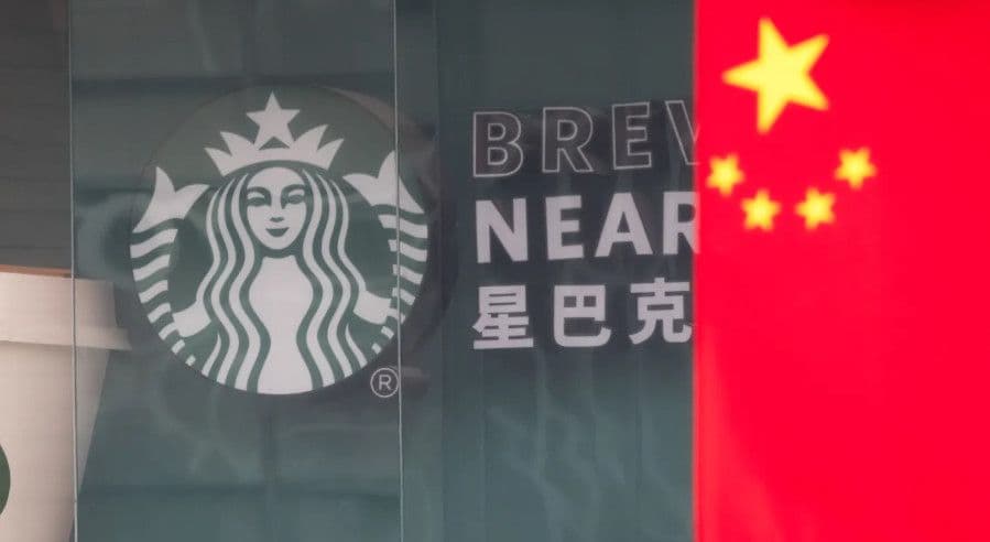 Starbucks mở cửa hàng tại Tân Cương: Bước đi thương mại hay phép thử địa chính trị Mỹ – Trung?