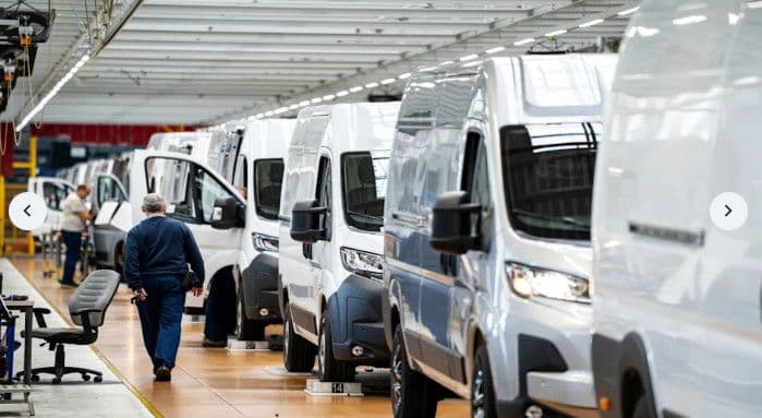 Stellantis phát tín hiệu phục hồi nhờ cắt giảm chi phí, nhưng dòng tiền vẫn là thách thức lớn