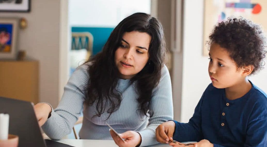 Thế hệ Alpha Mỹ đang kiếm tiền: Cha mẹ nên dạy con tiết kiệm và đầu tư từ sớm
