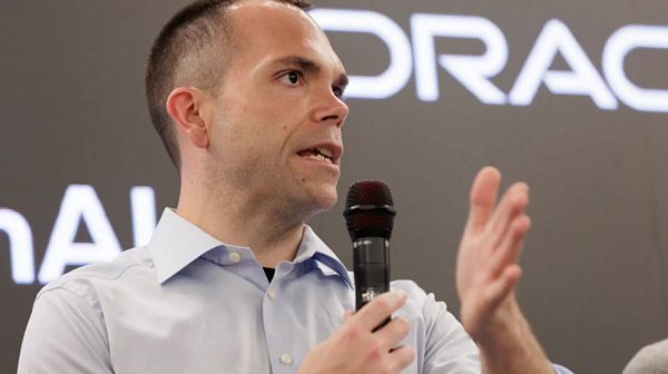 Cổ phiếu Oracle lao dốc mạnh nhất từ 2001: Canh bạc AI với OpenAI đang khiến nhà đầu tư lo ngại?