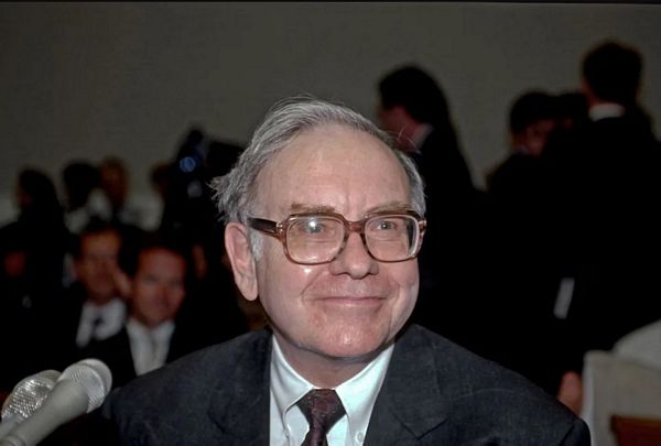 Khoản đầu tư 30 tỷ USD của Warren Buffett tại Nhật Bản hưởng lợi khi BOJ nâng lãi suất cao nhất 30 năm