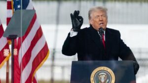 Ông Trump kiện BBC đòi 10 tỷ USD: Toàn cảnh vụ phỉ báng gây chấn động