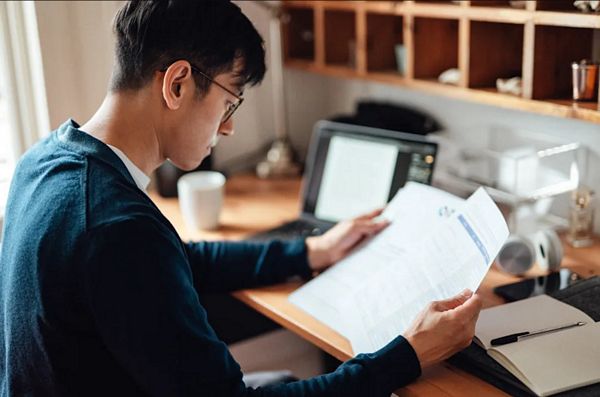 7 Cách bộ não phá hoại tài chính cá nhân: Hiểu tâm lý tiền bạc để tránh sai lầm tốn kém