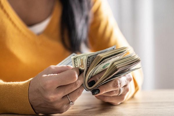 8 bước đi thông minh với 1.000 USD tiết kiệm giúp người Mỹ cải thiện tài chính