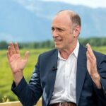 Fed phát tín hiệu tạm dừng cắt giảm lãi suất khi lạm phát vẫn dai dẳng và thị trường lao động ổn định