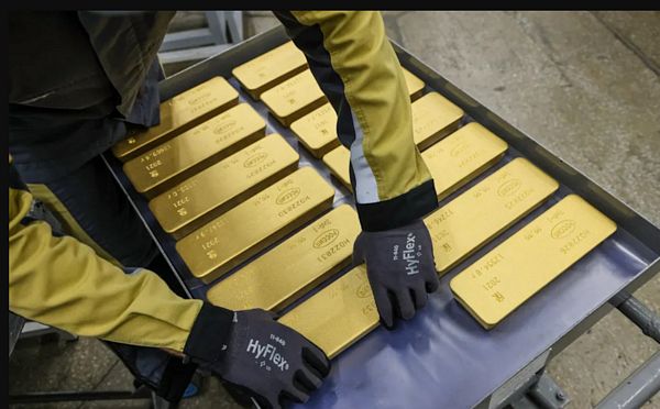 Giá bạc lập đỉnh lịch sử, vàng tăng mạnh trước rủi ro địa chính trị và bất ổn từ Fed