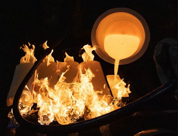 Giá vàng và bạc tăng vọt trước căng thẳng Venezuela: Rủi ro địa chính trị đẩy kim loại quý vào chu kỳ tăng mới