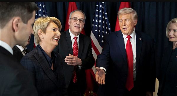 Từ giá thuốc ở Pháp đến tua bin gió “thất bại”: Những mục tiêu bị ông Trump công kích tại Davos Từ giá thuốc ở Pháp đến tua bin gió “thất bại”: Những mục tiêu bị ông Trump công kích tại Davos