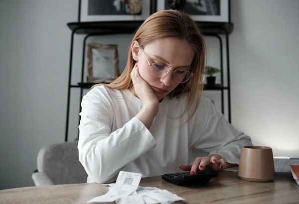 Rối loạn nhận thức về tiền bạc là gì? 7 dấu hiệu cho thấy bạn đang hiểu sai tình hình tài chính của mình