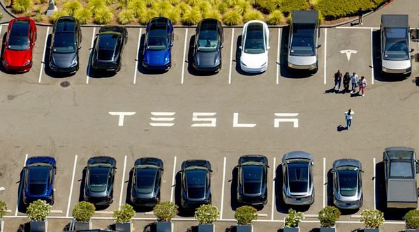 Tesla biến FSD thành dịch vụ đăng ký: Khi quyền sở hữu ô tô dần nhường chỗ cho mô hình thuê bao Tesla biến FSD thành dịch vụ đăng ký: Khi quyền sở hữu ô tô dần nhường chỗ cho mô hình thuê bao