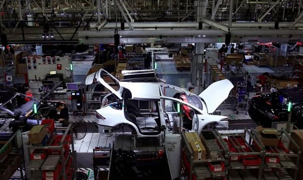 Tesla dừng Model S và Model X, đặt cược tương lai vào robot và taxi tự lái