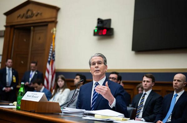 Bitcoin lao dốc sau tuyên bố của Bộ trưởng Tài chính Mỹ: Khi thị trường nhận ra không có “bàn tay cứu trợ”