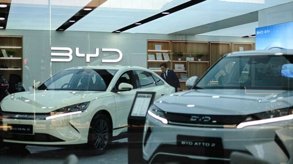 Mỹ chững lại trong cuộc đua xe điện, Trung Quốc gia tăng kiểm soát thị trường ô tô toàn cầu