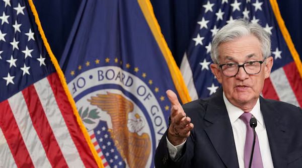 Fed có thể tăng lãi suất trở lại: Áp lực lạm phát và làn sóng vay tiêu dùng gia tăng tại Mỹ Fed có thể tăng lãi suất trở lại: Áp lực lạm phát và làn sóng vay tiêu dùng gia tăng tại Mỹ