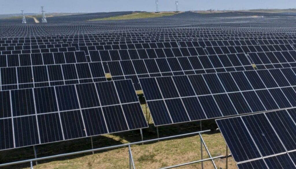 Trung Quốc đẩy mạnh chuyển đổi xanh trong Kế hoạch 5 năm lần thứ 15: Tham vọng năng lượng sạch và bài toán cân bằng tăng trưởng Trung Quốc đẩy mạnh chuyển đổi xanh trong Kế hoạch 5 năm lần thứ 15: Tham vọng năng lượng sạch và bài toán cân bằng tăng trưởng