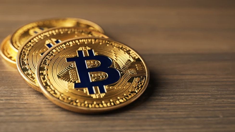 Bitcoin bật tăng mạnh lên 73.400 USD: Thị trường đảo chiều sau cú sốc địa chính trị và giá dầu hạ nhiệt