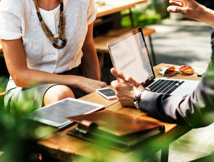 Cách Chọn Công Ty Quản Lý Tài Khoản Hưu Trí Vàng (IRA Gold) Uy Tín của người Mỹ: Hướng Dẫn Toàn Diện Cho Nhà Đầu Tư