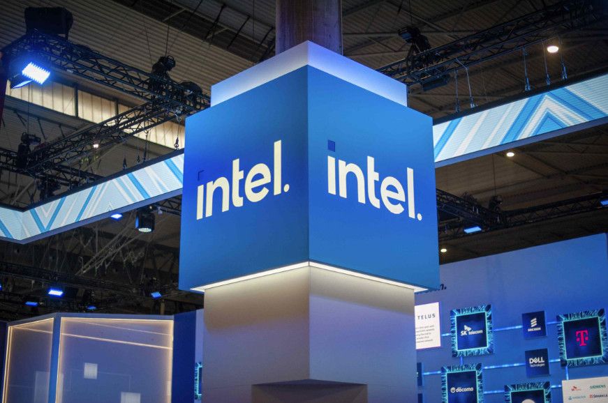 Cổ phiếu Intel bứt phá lịch sử: Vượt đỉnh bong bóng dot-com sau hơn 20 năm, cơ hội hay rủi ro?