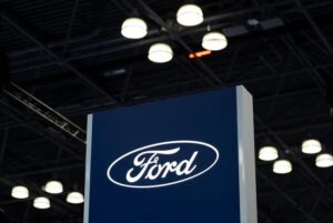 Ford khởi đầu khó khăn năm 2026: Doanh số giảm mạnh, xe điện lao dốc nhưng SUV vẫn “cứu cánh”