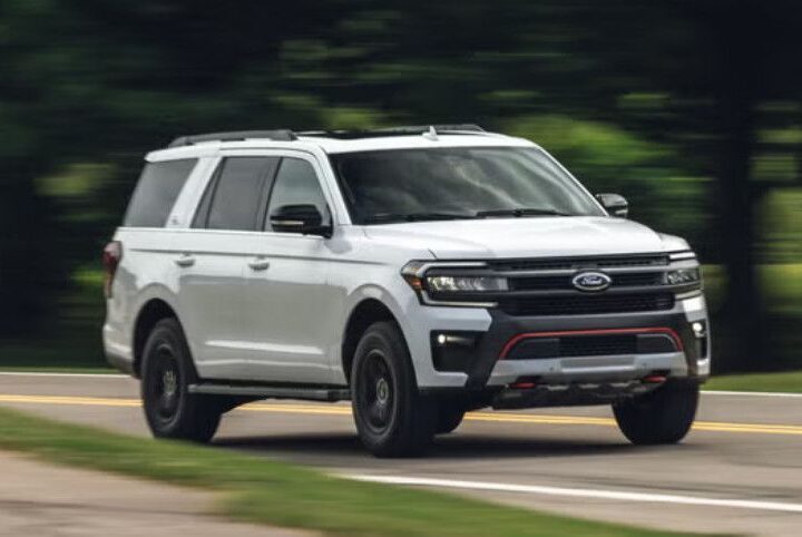 Ford thu hồi hơn 422.000 xe tại Mỹ do lỗi cần gạt nước: Nhà đầu tư nên lo ngại điều gì?