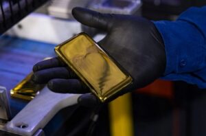 Giá vàng biến động mạnh trước căng thẳng Mỹ - Iran: Cơ hội phục hồi hay rủi ro giảm sâu?