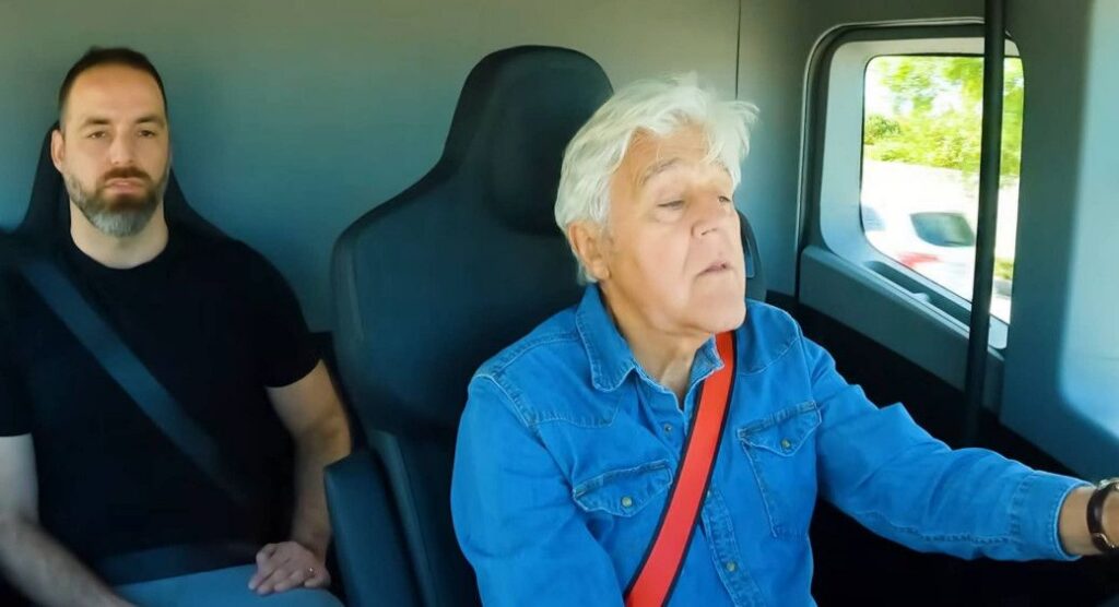 Jay Leno lái thử Tesla Semi: Pin 1 triệu dặm có thể “lật đổ” xe diesel? Jay Leno lái thử Tesla Semi: Pin 1 triệu dặm có thể “lật đổ” xe diesel?